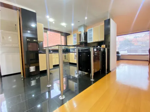 Chico Reservado, Apto Duplex Con Excelentes Acabados