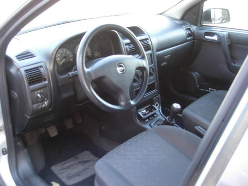 Imagem 4 de 9 de Gm Astra