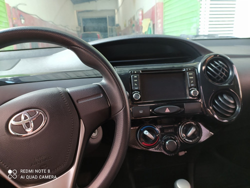 Imagem 3 de 9 de Toyota Etios