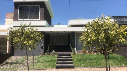 Casa En Venta De 3 Dormitorios Sobre Av. Morcillo 1979