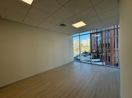 Arriendo!! Oficina 32mt2 Planta Libre, 1 Estacionamiento Sub