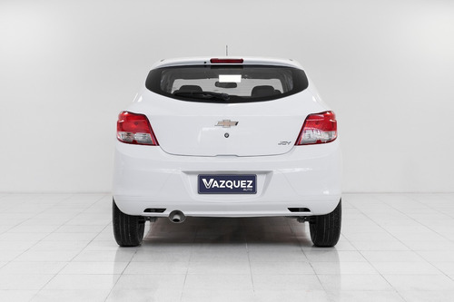 Imagen 4 de 14 de Chevrolet Onix 1.4 Ls Joy+ 2017
