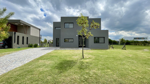 Casa En Venta En Puertos Del Lago Barrio Ceibos A Estrenar
