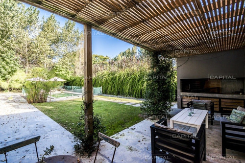 Excelente Casa De Estilo Minimalista En Barrio Privado La Arbolada - Venta- Ref: 27730