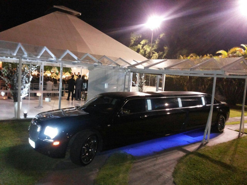 Imagem 4 de 4 de Limousine Chrysler 300c Preta -