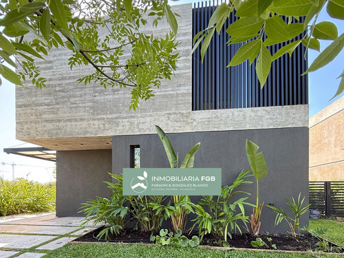 Casa Amoblada Premium En Alquiler En Barrio Araucarias Puertos Del Lago | 4 Dormitorios | Pileta Climatizada | Garage Cubierto