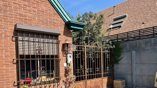 Casa En Venta De 6 Dorm. En El Huinganal