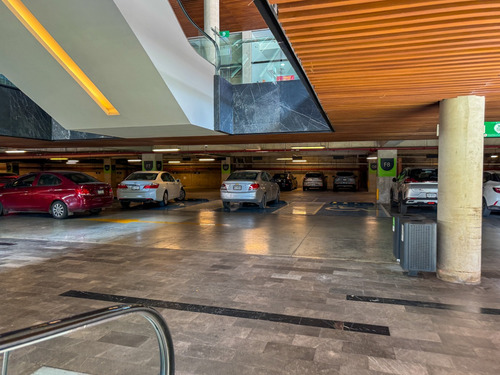 Monterreal Local Comercial En Renta Plaza Urban Center Av Cámara De Comercio