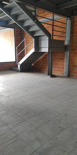 Imagen 2 de 10 de Alquiler Local Comercial Avenida Michelena Cerca De Epa