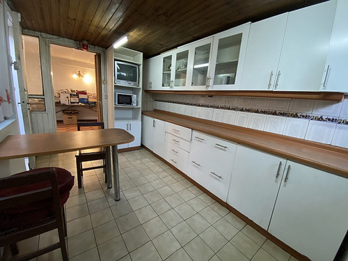 Casa Con Potencial Comercial A 1 Cuadra De Metro Ecuador