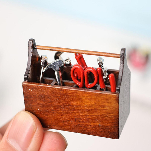Caja De Herramientas De Reparación En Miniatura A Escala