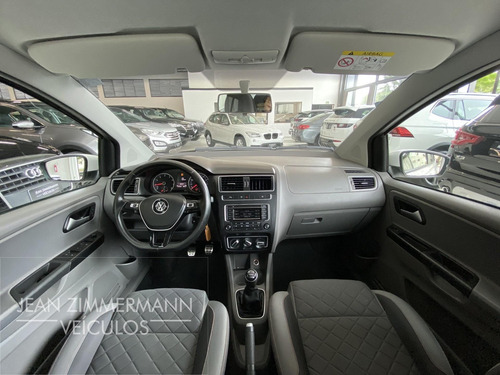 Imagem 3 de 15 de Volkswagen Fox Highline 1.6 Flex