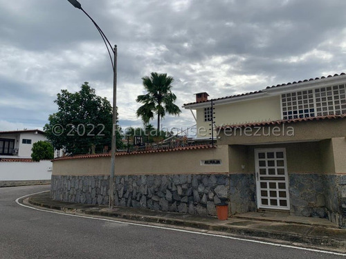 Segura Y Esplendida Casa En Venta En Terrazas Del Club Hípico Yf