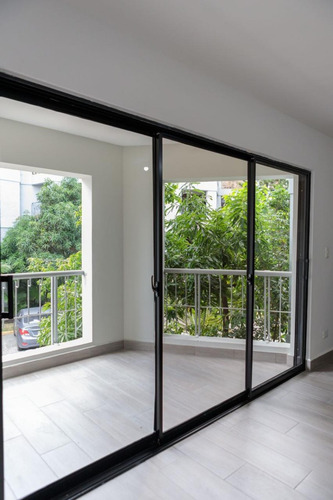 Alquiler Apartamento De 2 Habitaciones Con Parqueo, Gazcue, Santo Domingo