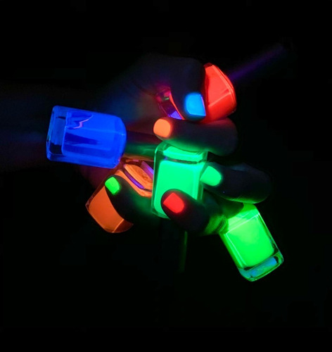 Imagen 3 de 10 de Combo Maquillaje Fluo Pestañas, Esmalte Y Labial Fluor Neon