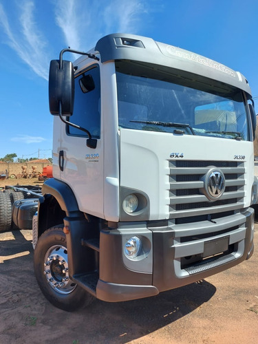 Imagem 4 de 9 de Caminhão Volks Vw 31330 6x4 Traçado Ano 2013 Revisado.