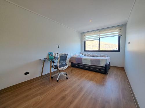 Moderna Con Amplios Espacios, Casa Nueva En Piedra Roja.