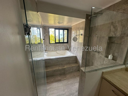 Venta De Amplio Apartamento Monterrey
