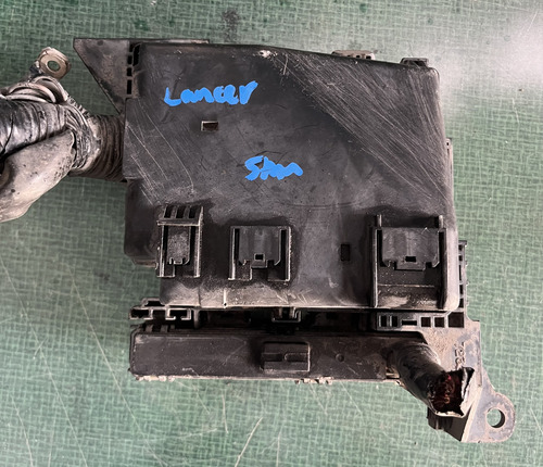 Caja De Fusibles Mitsubishi Lancer 2002 2003 2004 2005 2006 (Usado)