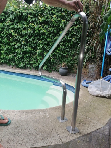Pasamanos Para Piscinas Fibra O Hormigón, Se Amuran Con Hor