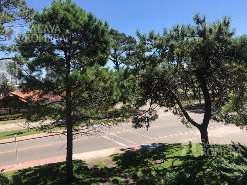 Apartamento En Venta 2 Dormitorios 1 Baño Y Balcón En Aidy Grill, Punta Del Este