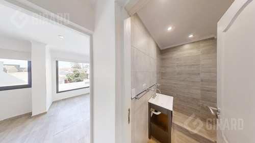 Triplex De 4 Ambientes A Estrenar En Villa Primera, Patio Y Parrila