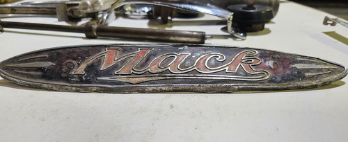 Insignia Mack Regular Estado (Usado)