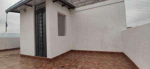 Imagen 9 de 14 de Vendo Casa Conjunto Portal San José 2 Carapungo