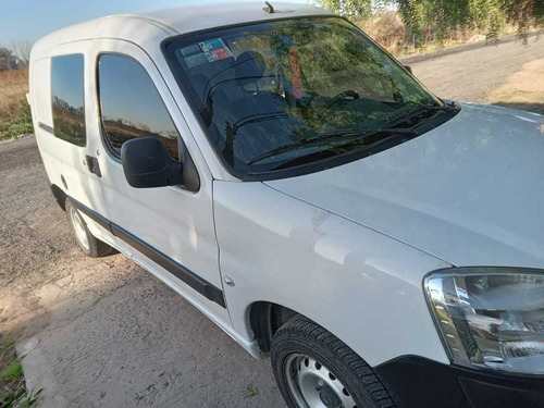 Imagen 8 de 10 de Peugeot Partner 2016 1.6 Hdi Furgon Confort