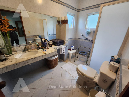 Casa En Venta 4 Recámaras, Amueblada, Piscina, Estudio Tv, Res. Campestre, Cancún