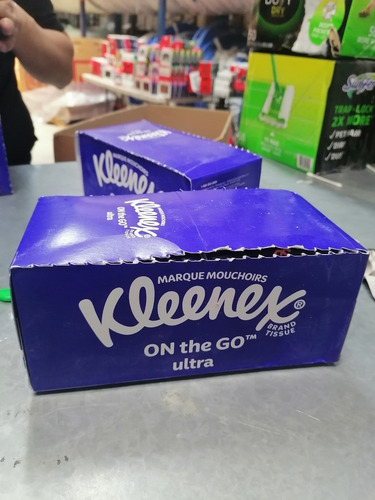 Imagen 4 de 4 de Kleenex Paquete De Bolsillo 16 Uds Con 10 Pañuelos C/u