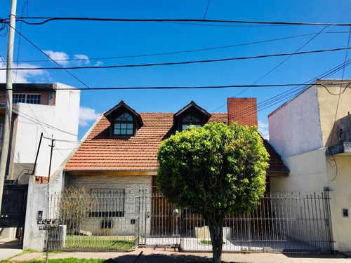 Venta Importante Casa De 5 Ambientes Villa Luzuriaga