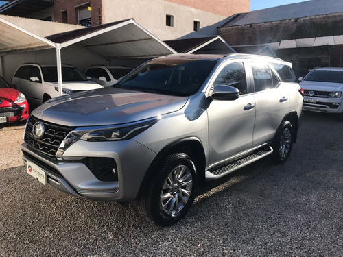 Imagen 1 de 14 de Toyota Hilux Sw4 4x4 Srx 2.8 Tdi At 7as Diesel - 2021