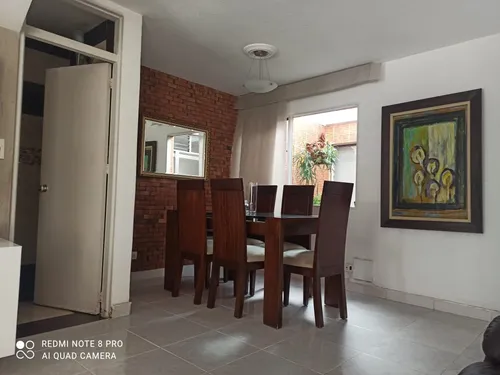 Se Vende Cómoda Casa En La Castellana Primer Piso
