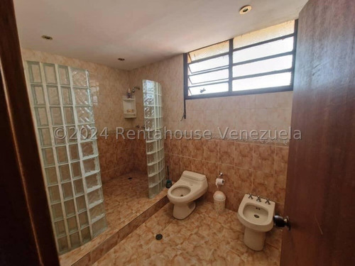 Se Vende Casa En Prados Del Este Mls #25-2251
