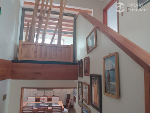 Casa En Venta De 5 Dorm. En La Florida