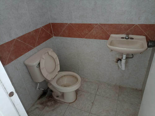 Bodega Comercial Con Oficinas, 200m², Zona Norte Y Zona Portuaria.
