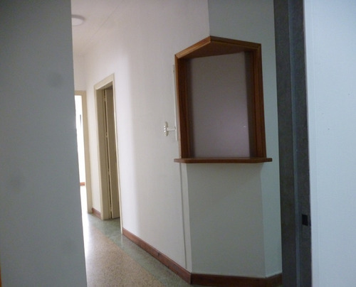 Imagen 6 de 17 de Oficina En Edificio Comercial Con Fachada Recién Actualizada, Consta De 86 M2, Sabana Grande