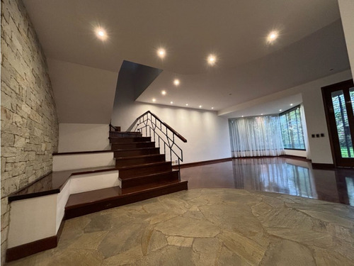 Se Vende Pb Duplex 489.84m2 3h+s/3.5b+s/3p. La Alameda
