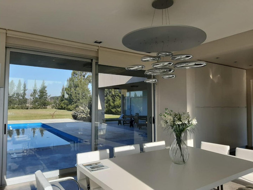 Casa En Venta - 2 Dormitorios 2 Baños - Cochera - Chacras De Uribelarrea, Uribelarrea, Cañuelas.