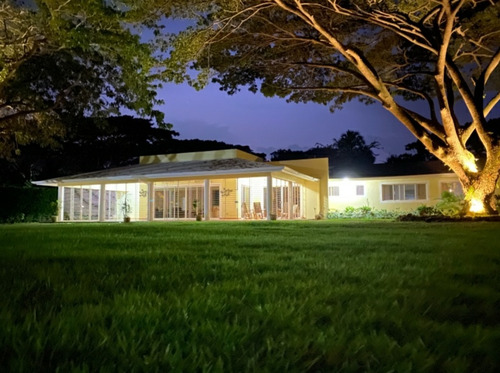Casa Tipo Mansión Don Pedro Con 6,500 M De Solar Santiago
