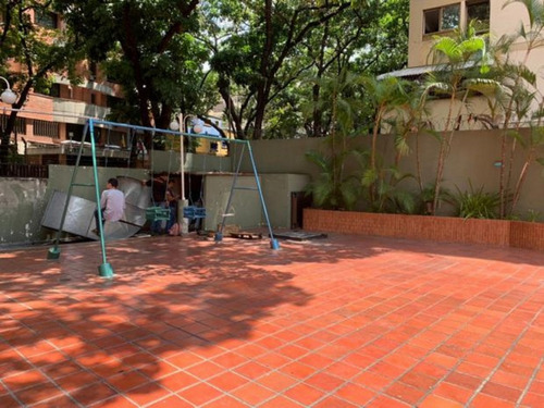 Se Vende Excelente Apartamento En Plaza Venezuela De 3 Habitaciones, 3 Baños Em
