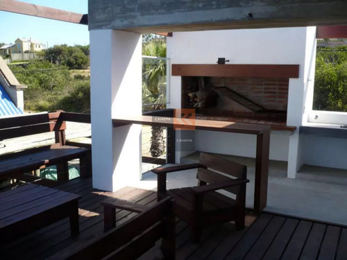 Alquiler Anual, Excelente Casa Con Vsita Al Mar
