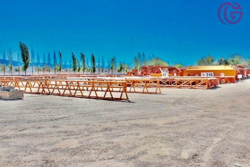 Greenwood Vende Base De Operaciones, Edificaciones Y Gran Terreno En Carril Rodriguez Peña.
