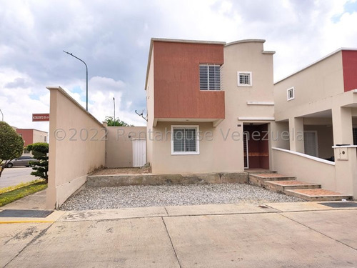 Maria Valera - Casa En Venta De Dos Niveles En Ciudad Roca Al Este De Barquisimeto Conjunto Privado. 23 2035