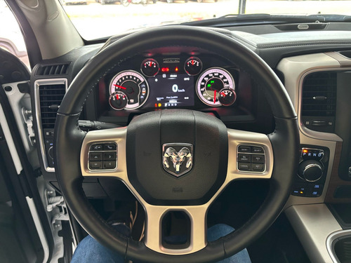 RAM Ram Classic 5.7 Laramie Night Edition Cab. Dupla 4X4 Aut. 4P