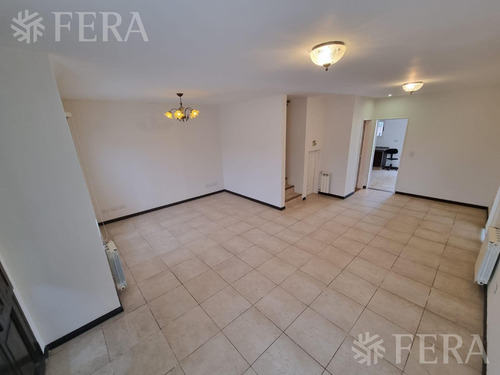Venta De Casa 5 Ambientes Con Cochera Y Piscina En Belén De Escobar