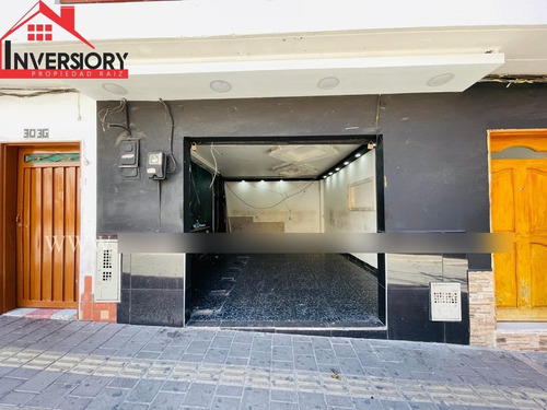 Arriendo Local Comercial En Marinilla, Ubicado En La Zona Rosa. Cuenta Con 38 M2, 2 Baños Para Caballeros Y Damas, Cuarto Útil Y Cocineta. 2.000.000