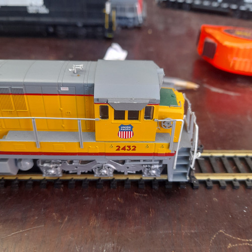 Imagem 4 de 10 de Locomotiva Ho Ge C30-7 Up 2432 Atlas 9 Polegadas /19
