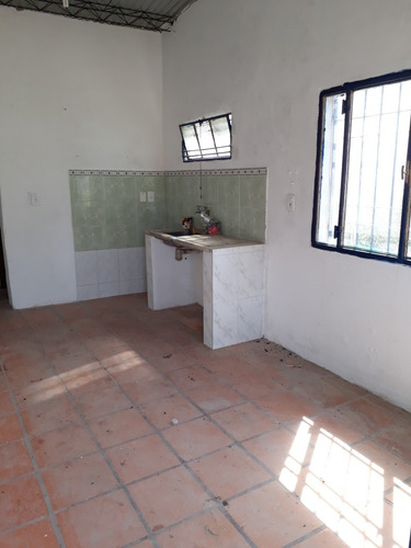 Dos Locales Comerciales, Cuchilla Alta.